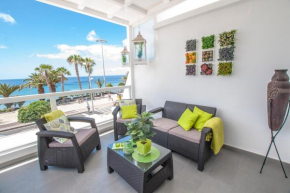 Casa Oceano on the front line with amazing sea views